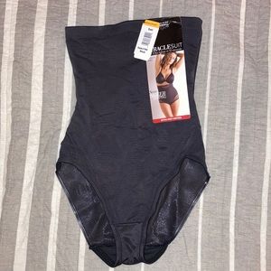 Partially sheer shape wear. Extra Firm control.NWT